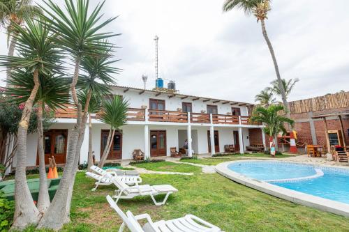 Bazén v ubytování Hotel Luna Nueva nebo v jeho okolí