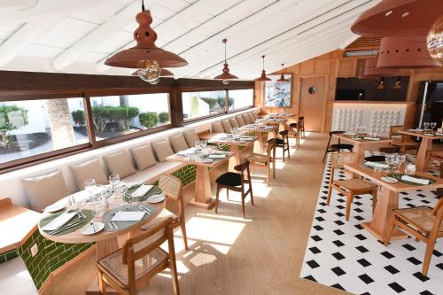 Restoran atau tempat lain untuk makan di Boutique Hotel H10 White Suites - Adults Only