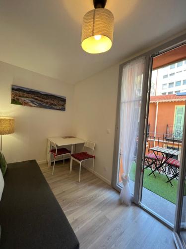 La cour du centre Nice Verde