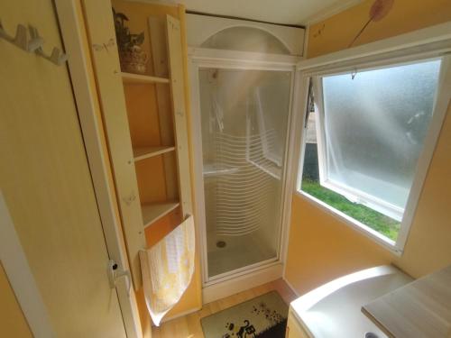 an empty refrigerator in a kitchen with a window at Villa Ardilla (La Adrada) in La Adrada