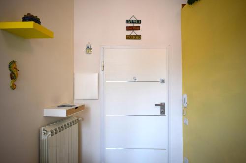 A kitchen or kitchenette at Vietri 360 apartment
