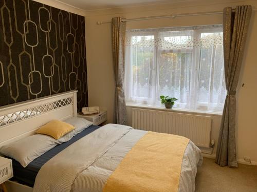 a bedroom with a bed and a window at Luxury Two Bed Deluxe Maisonette 