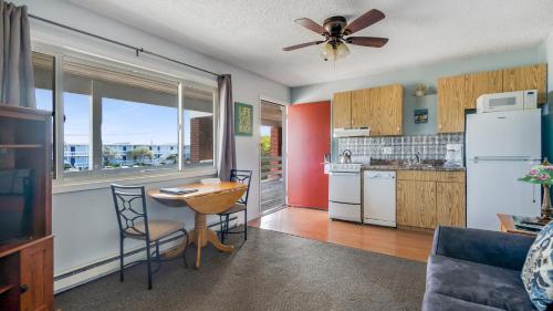 a kitchen with a ceiling fan and a table and chairs at Montauk Oceanside Suites in Montauk