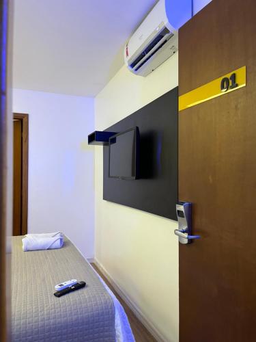 Μια τηλεόραση ή/και κέντρο ψυχαγωγίας στο Mcz Hotel