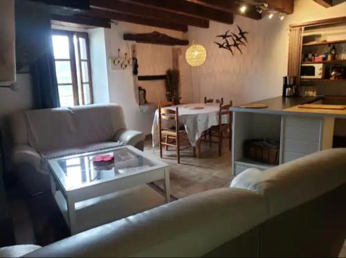 Χώρος καθιστικού στο La Maisonnette, Vesc
