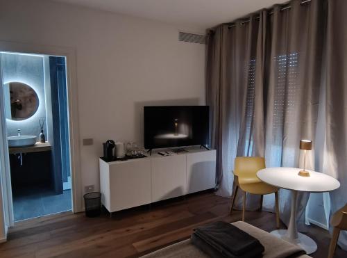 Μια τηλεόραση ή/και κέντρο ψυχαγωγίας στο Residenze SiMari Luxury