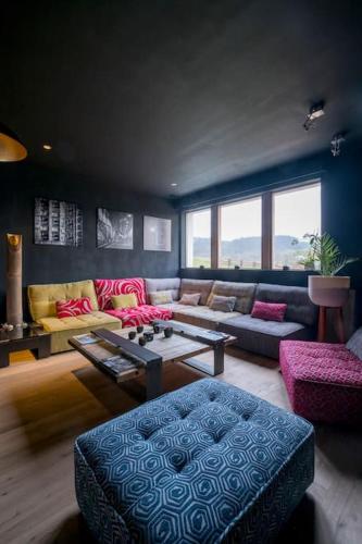 a large living room with couches and a table at Familie & Vriendenwoning met fantastisch uitzicht in Ellezelles
