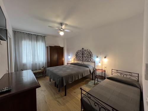 a bedroom with two beds and a table and a couch at Agriturismo Paradisa in Rio nellʼElba