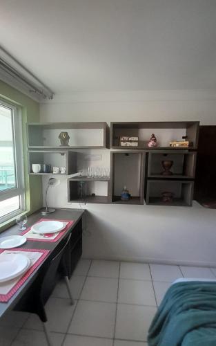 Η κουζίνα ή μικρή κουζίνα στο Sonia Flats Natal - No Apart Hotel Ponta Negra Beach