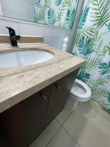 Ένα μπάνιο στο 1 dormitorio Piso bajo