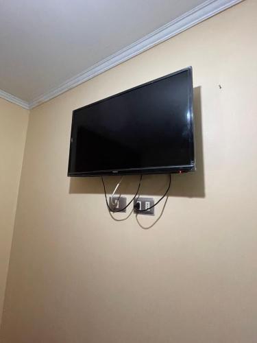 Μια τηλεόραση ή/και κέντρο ψυχαγωγίας στο 1 dormitorio Piso bajo