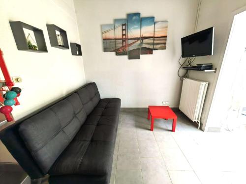 Villa Mitoyenne avec Piscine, Parking Privé, à 15 Min de la Plage - FR-1-607-126