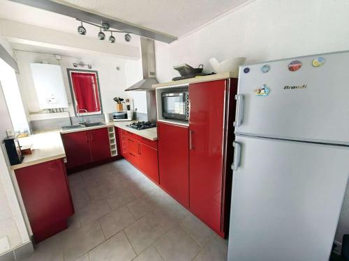 Villa mitoyenne au calme avec parking et piscine commune - FR-1-607-126