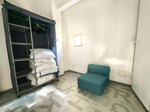 Villa mitoyenne au calme avec parking et piscine commune - FR-1-607-126