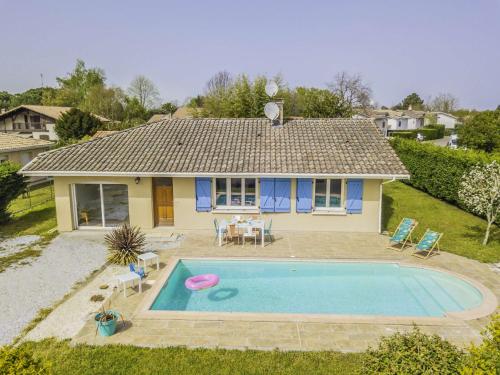 Maison avec piscine 4 chambres, 8 couchages Biscarrosse Bourg proche centre ville.
