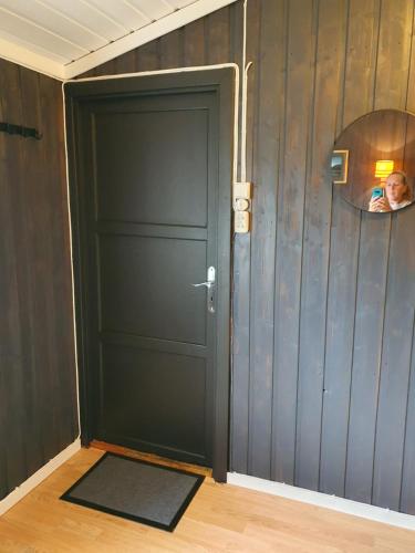 a person taking a picture of a door in a room at Bjørgebu campung as in Mysusæter