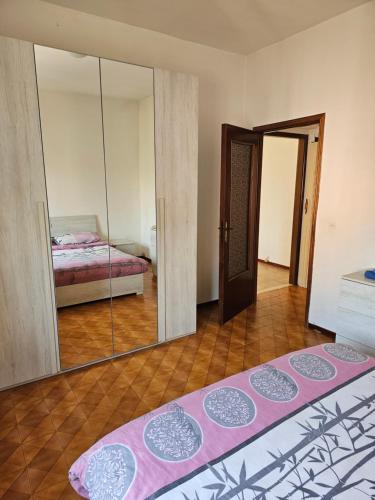 Кровать или кровати в номере Intero appartamento economico!