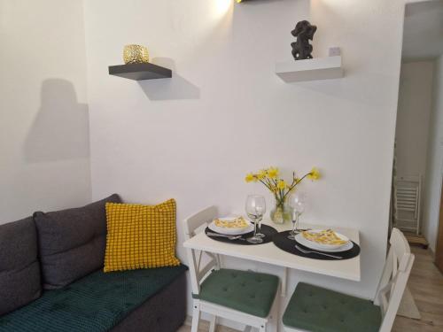 a living room with a table and a couch at Studio apartman Marica - Ogulin, Hrvatska in Ogulin
