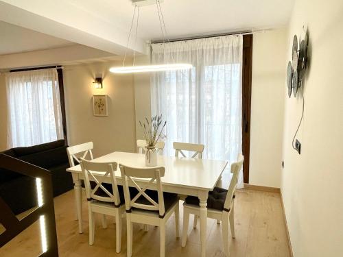 Ruang duduk di Villa Gratal