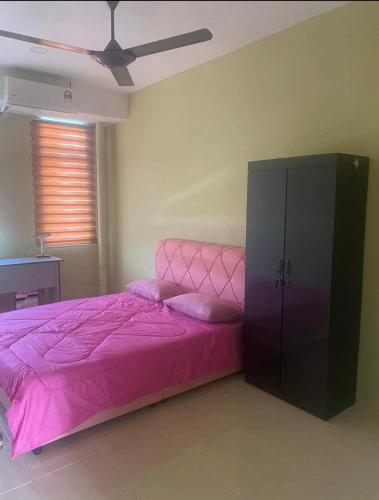 Ein Bett oder Betten in einem Zimmer der Unterkunft Jentayu homestay