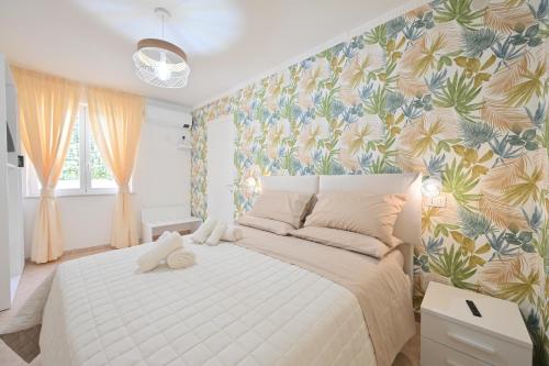 a bedroom with a large bed with a floral wallpaper at Casetta Geró in Ischia