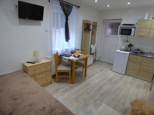Dapur atau dapur kecil di Pogácsás Apartman