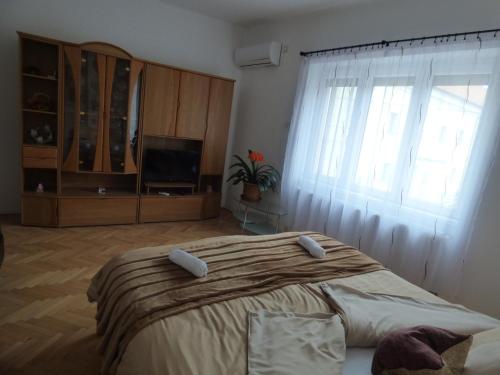 Katil atau katil-katil dalam bilik di Pogácsás Apartman