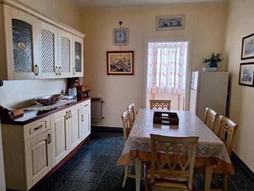Una cocina o zona de cocina en Casa vacanza in Puglia da Ada
