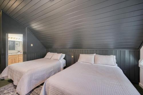 two beds in a room with gray walls at Bills Island Hideaway in Island Park