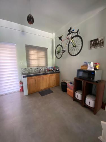 een keuken met een fiets aan de muur bij Room near tagaytay • wifii/Netflix in Tagaytay