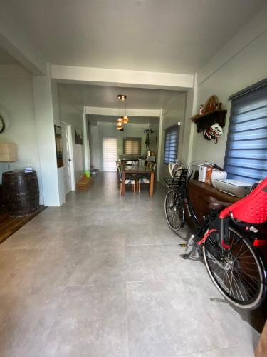een woonkamer met een fiets in een kamer bij Room near tagaytay • wifii/Netflix in Tagaytay