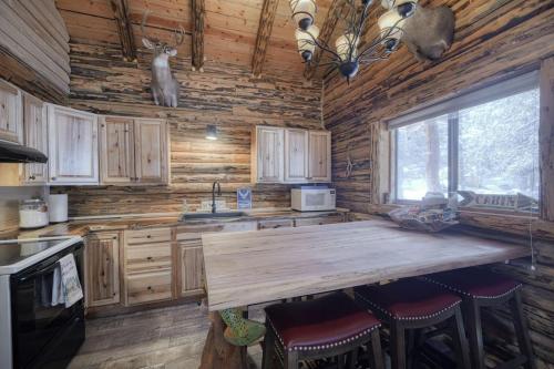 Η κουζίνα ή μικρή κουζίνα στο Bootjack Bungalow