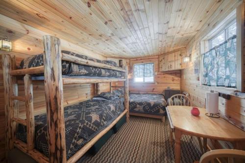 Ένα ή περισσότερα κρεβάτια σε δωμάτιο στο Bootjack Bungalow