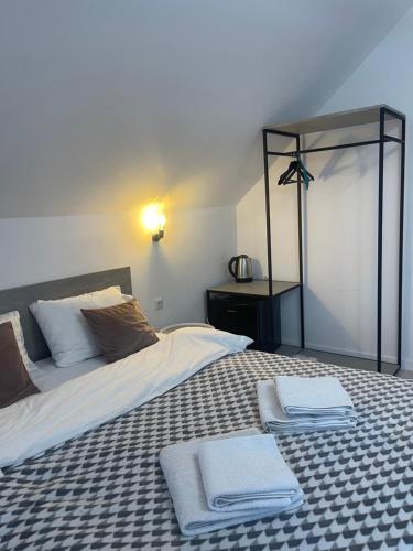 Postel nebo postele na pokoji v ubytování Hotel Femina
