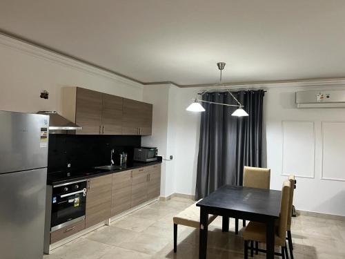 Kuchyň nebo kuchyňský kout v ubytování فيلا في ماونتن فيو العين السخنة VIP Villa in Mountain View Sokhna Families Only