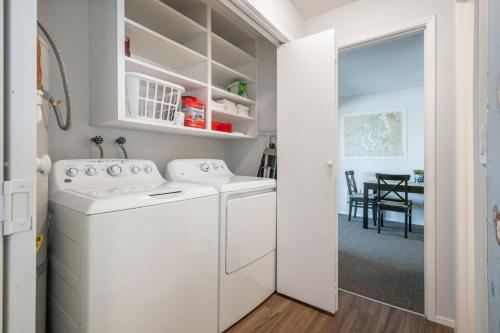 Η κουζίνα ή μικρή κουζίνα στο 116 - Inviting Waterfront Haven BBQ