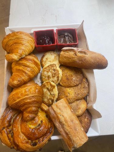 a box of different types of bread and pastries at Maison écologique de qualité supérieure in Monflanquin