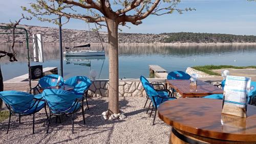 Apartments Puntica 2+1 person Rab