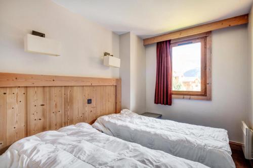 a bedroom with two beds and a window at Résidence Les Crêts - maeva Home - 3 Pièces 6 Personnes - Confort MAE-1026 in Les Allues