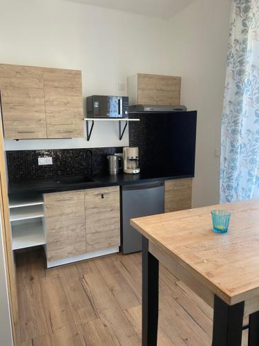 Photo de la galerie de l'établissement Maison de ville 300 m de la mer, à Les Sables-dʼOlonne