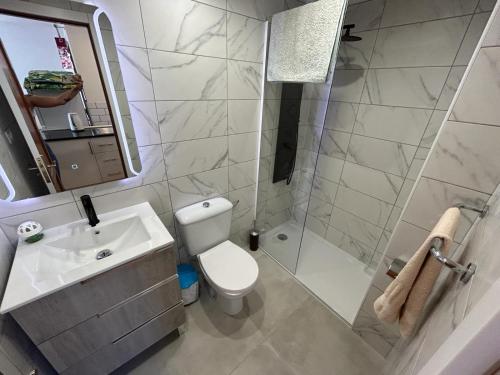 a bathroom with a toilet and a sink and a shower at Lovely newly refurbished 1 Bedroom Flat Minutes From Sandy Beach,private terrace in Caleta De Fuste