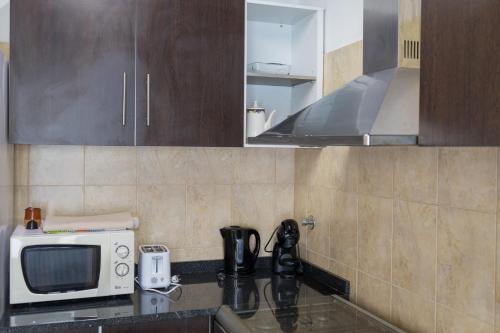 a kitchen with a counter top with a microwave at Villa 4 Seasons in São Roque do Pico