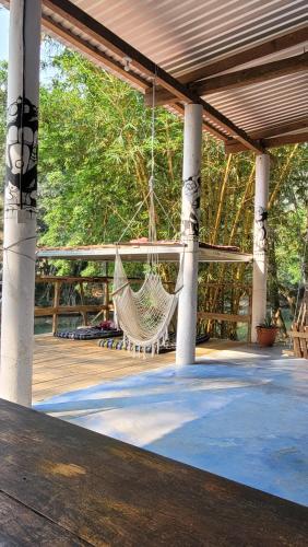 Balkoni atau teres di Pachamaya River Hostel
