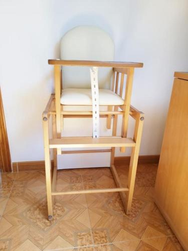 a wooden chair sitting on top of a table at Ático con vistas a la ciudad in Ontinyent