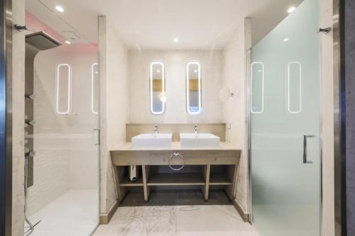 a bathroom with a sink and a shower at Résidence Premium L'Hévana - maeva Home - Appartement 4 pièces 8 personnes 61 in Les Allues
