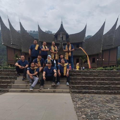 a group of people sitting on the steps of a building at Rental mobil Hd padang in Bandarbuat