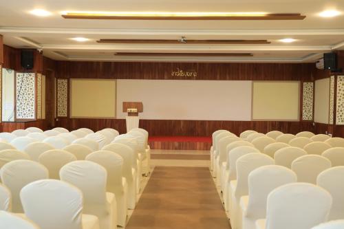 Konferenční prostory v ubytování Indeevara Luxury Resort and Spa, Wayanad