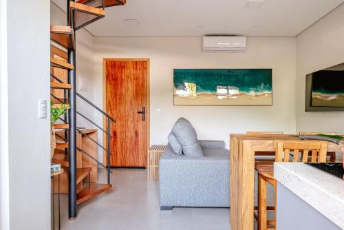 Una televisión o centro de entretenimiento en JQY Beach Flats - 950m da Praia - Garagem subterrânea - Estação de carregamento para veículos elétricos