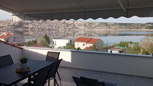 Apartments Puntica 5 person Rab