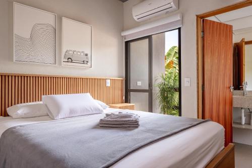 Una cama o camas en una habitación de JQY Beach Flats - 950m da Praia - Garagem subterrânea - Estação de carregamento para veículos elétricos